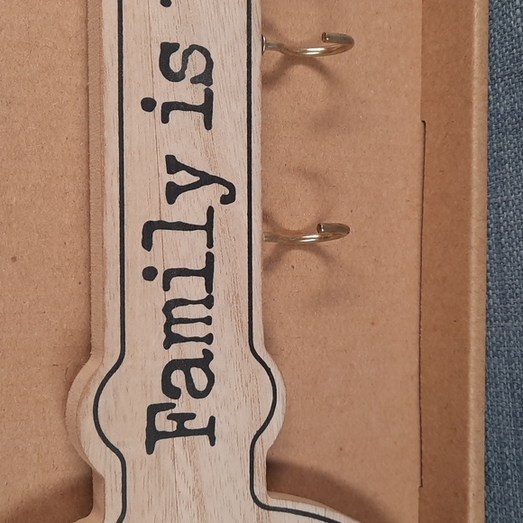 Wall Plaque Key Shaped Keys Organizer Rack Hook Wood Metal Family Happiness - Picture 2 of 4